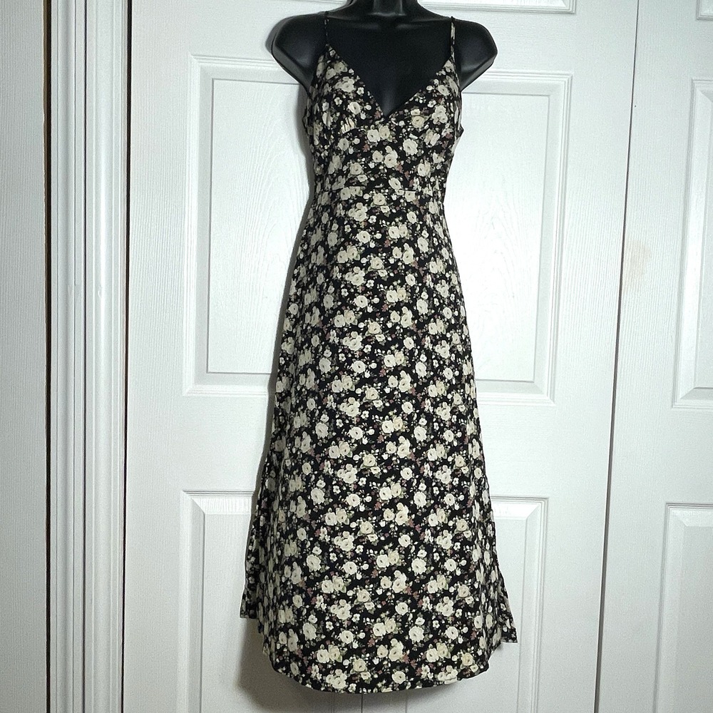 Forever‎ 21 Floral Dress Women Small Black Sleeveless Back Cutout Low Cut Slits